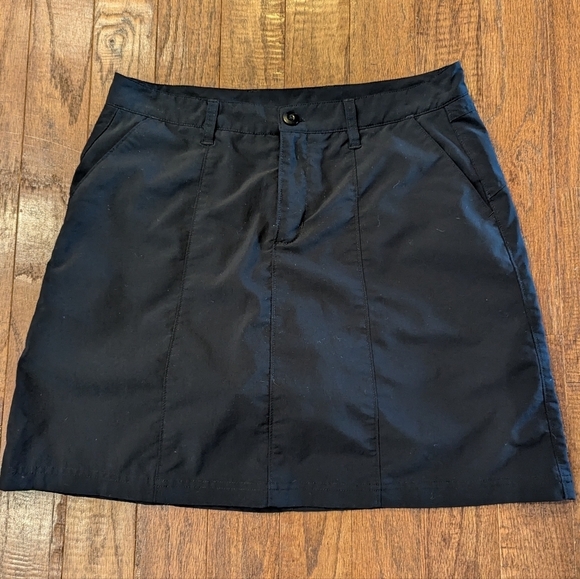 Patagonia skort with zipper pockets, black size 10 - Picture 8 of 10